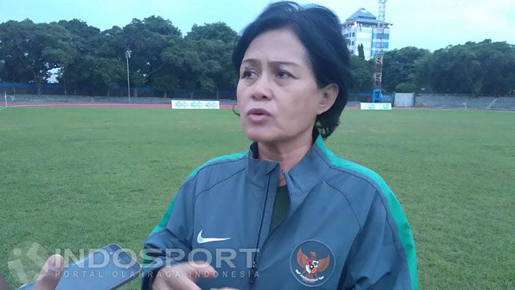 Anggota%20Exco%20PSSI%2C%20Papat%20Yunisal%20akan%20menyampaikan%20petisi%20sepakbola%20wanita%20peserta%20Bengawan%20Cup%20II%202016%20kepada%20Ketum%20PSSI%2C%20Edy%20Rahmayadi.